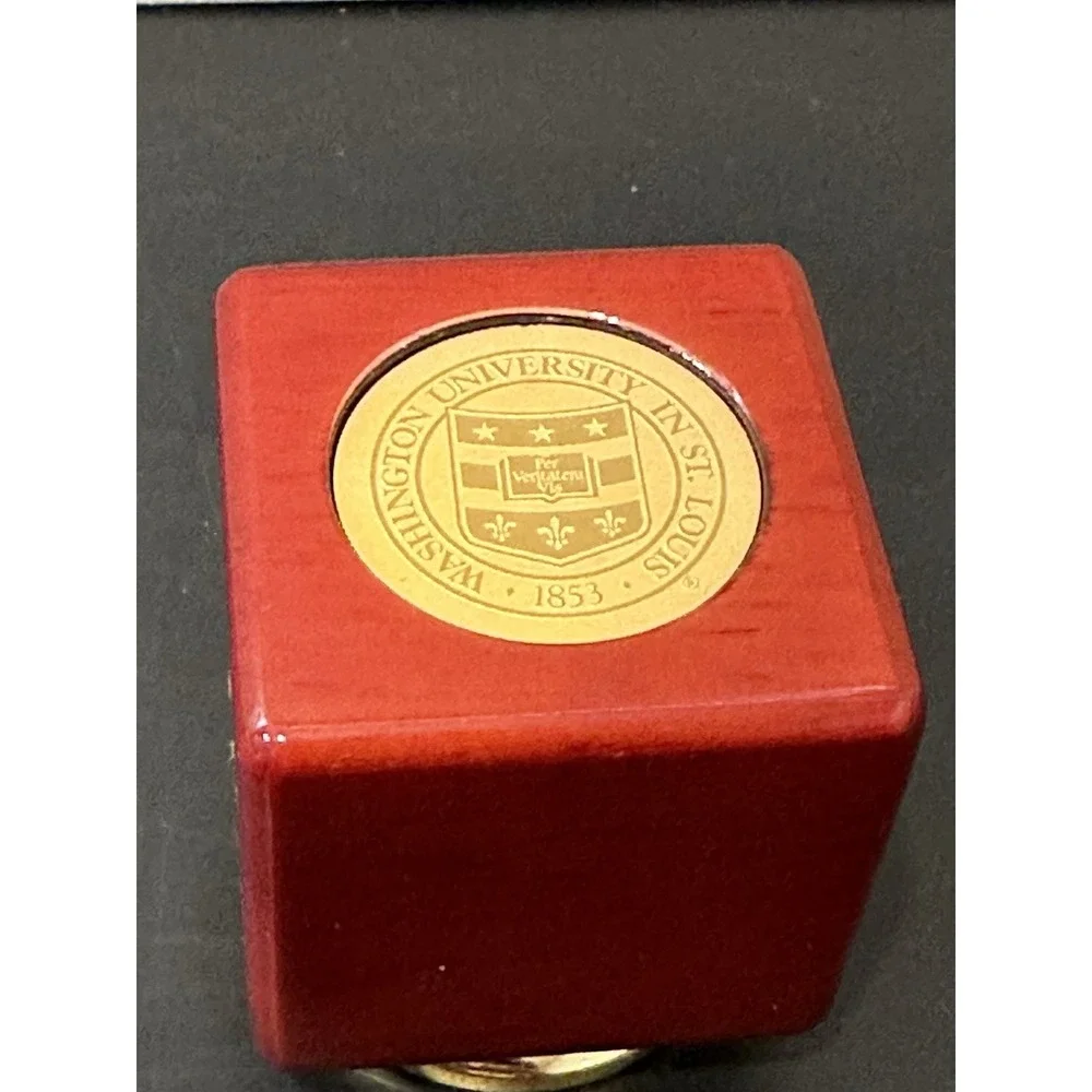 Western University‎ Of St Louis Wooden Cubed Desk Clock (needs Batteries)